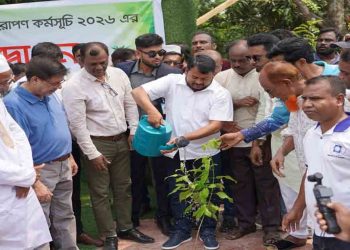 রাজশাহীতে বর্তমান সরকারের নির্বাচনী প্রতিশ্রুতি “৫ বছরে ২৫ কোটি বৃক্ষরোপণ” কর্মসূচির উদ্বোধন করেন রাসিক প্রশাসক