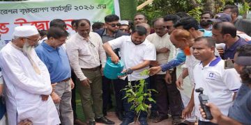 রাজশাহীতে বর্তমান সরকারের নির্বাচনী প্রতিশ্রুতি “৫ বছরে ২৫ কোটি বৃক্ষরোপণ” কর্মসূচির উদ্বোধন করেন রাসিক প্রশাসক
