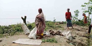 “এখন নিঃস্ব হইয়া গেছি। কোনোমতে খায়া না খায়া দিন কাটাই”