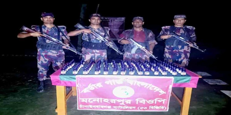 চাঁপাইনবাবগঞ্জ সীমান্তে ৫৩ বিজিবি’র অভিযানে বিপুল পরিমান ভারতীয় নেশাজাতীয় সিরাপ জব্দ