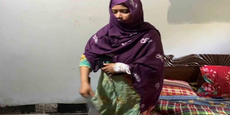 মাদক ব্যবসার প্রতিবাদ করায় প্রবাসীর স্ত্রীকে কুপিয়ে জখম