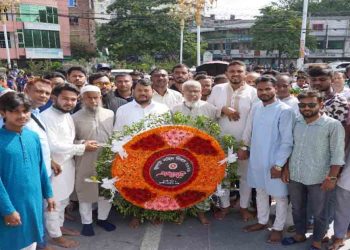 জুলাই শহিদ দিবসে শহিদ স্মৃতিস্তম্ভে রাসিক প্রশাসকের শ্রদ্ধা নিবেদন