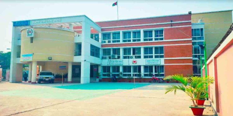 নির্বাচন অফিসে পরীক্ষা ছাড়াই ১৪৩ জনকে নিয়োগ, কারা দিলো কীভাবে?