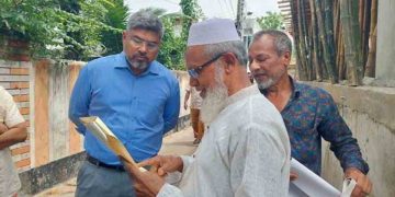 রাস্তা দখল করে ভবন নির্মাণের অভিযোগ পরিদর্শনে আরডিএ চেয়ারম্যান