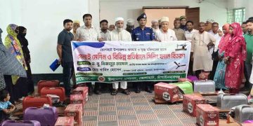 ভোলাহাটে অসহায় নারীদের মাঝে সেলাই মেশিন ও বিভিন্ন প্রতিষ্ঠানে ফ্যান বিতরণ