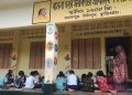 কুড়িগ্রামে ঝুঁকিপূর্ণ স্কুল ভবনে ৪ বছর ধরে বারান্দাতেই চলছে পাঠদান