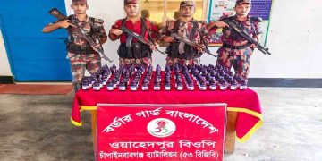 চাঁপাইনবাবগঞ্জ সীমান্তে ৫৩ বিজিবি’র অভিযানে বিপুল পরিমান ভারতীয়  এস্কাফ সিরাপ জব্দ