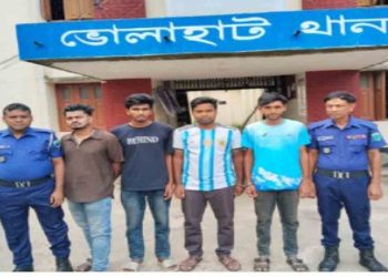 চাঁপাইনবাবগঞ্জের ভোলাহাটে ইয়াবা সেবনকালে ৪ যুবক গ্রেপ্তার
