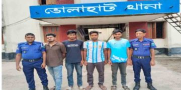 চাঁপাইনবাবগঞ্জের ভোলাহাটে ইয়াবা সেবনকালে ৪ যুবক গ্রেপ্তার