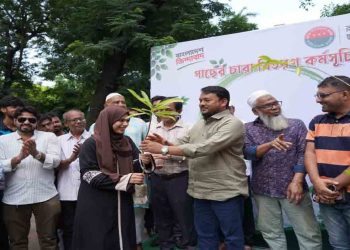 ৫ বছরে ২৫ কোটি বৃক্ষরোপণ কর্মসূচির অংশ হিসেবে রাজশাহীতে ছাত্রদলের গাছের চারা বিতরণ কর্মসূচি অনুষ্ঠিত