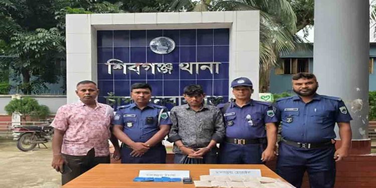 চাঁপাইনবাবগঞ্জের শিবগঞ্জে ১ কেজি হেরোইন ও ৯০০ পিস ইয়াবাসহ গ্রেফতার ১