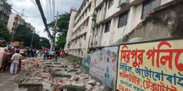 মিরপুর কলেজের দেয়াল ধসে একজনের মৃত্যু, আহত অন্তত ৭
