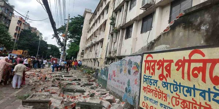 মিরপুর কলেজের দেয়াল ধসে একজনের মৃত্যু, আহত অন্তত ৭