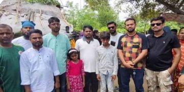 পদ্মায় নিখোঁজ বাবা-ছেলে,পরিবারের দুই শিশুর দায়িত্ব নিলেন যুবদল নেতা রবি