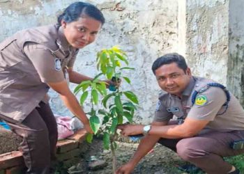 রাজপাড়া থানায় বৃক্ষরোপণ কর্মসূচি, ফলজ-বনজ ৩০টি গাছের চারা রোপণ