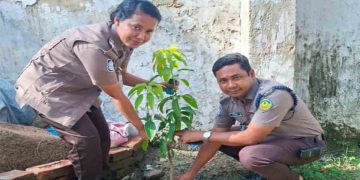 রাজপাড়া থানায় বৃক্ষরোপণ কর্মসূচি, ফলজ-বনজ ৩০টি গাছের চারা রোপণ
