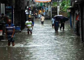 ভোর থেকেই ঢাকায় বৃষ্টি, ভোগান্তিতে নগরবাসী