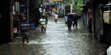 ভোর থেকেই ঢাকায় বৃষ্টি, ভোগান্তিতে নগরবাসী