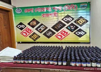গোদাগাড়ীতে ৪০০ বোতল ‘এসকাফ’ উদ্ধারের দাবি পুলিশের: ঘুষ বাণিজ্য সহ নানা অভিযোগ এএসআই মাহবুবের বিরুদ্ধে