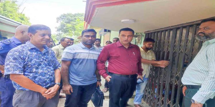 গোদাগাড়ীতে অনিয়মের অভিযোগে ‘সেবা ক্লিনিক’ সিলগাল