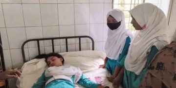 চাঁপাইনবাবগঞ্জে ফুটপাতের দোকানে পিয়াজু খেয়ে অসুস্থ ৯ শিক্ষার্থী