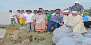 চাঁপাইনবাবগঞ্জে পদ্মা নদী ভাঙন রোধে ৪৩ কোটি  ৩৯ লাখ টাকার প্রকল্পের কাজ উদ্বোধন  