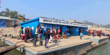 চিলমারী নদীবন্দর; বছরে কোটি কোটি টাকা রাজস্ব পেলেও যাত্রীসেবা একেবারেই শূন্য