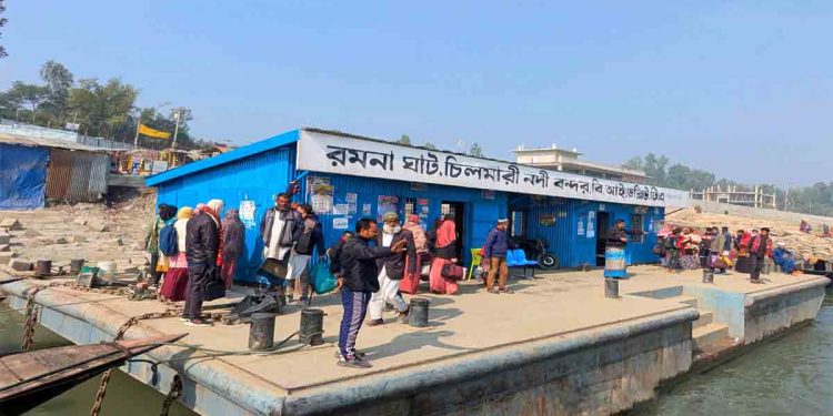 চিলমারী নদীবন্দর; বছরে কোটি কোটি টাকা রাজস্ব পেলেও যাত্রীসেবা একেবারেই শূন্য