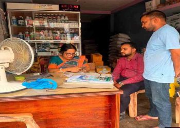 চাঁপাইনবাবগঞ্জে ডিএপি সার মজুদের অভিযোগে অভিযান, দায়সারা জরিমানা