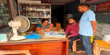 চাঁপাইনবাবগঞ্জে ডিএপি সার মজুদের অভিযোগে অভিযান, দায়সারা জরিমানা