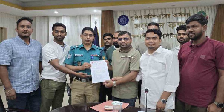 রাজশাহী মেডিকেলে অ্যাম্বুলেন্স সিন্ডিকেট ও দালাল মুক্ত করার দাবিতে আরএমপি কমিশনারকে মহানগর ছাত্রদলের স্মারকলিপি