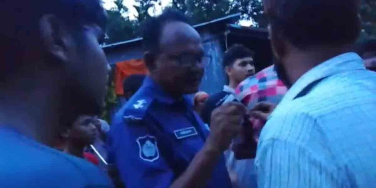 উলিপুরে ৯৯৯-এর পুলিশের বিরুদ্ধে আসামি তাড়িয়ে দেওয়ার অভিযোগ: অভিযুক্ত এসআই ৫ ঘণ্টা অবরুদ্ধ