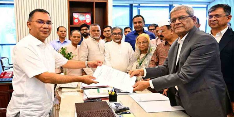 রাষ্ট্রপতি পদে বিএনপি প্রার্থী মির্জা ফখরুলের মনোনয়নপত্র জমা