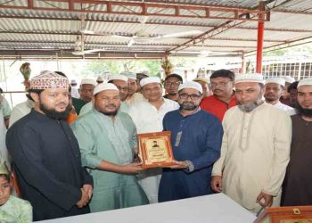 কাদিরগঞ্জ গ্রেটাররোড জামে মসজিদ ও ঈদগাহ পরিদর্শনে রাসিক প্রশাসক রিটন
