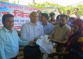 চাঁপাইনবাবগঞ্জে বন্যার্ত পরিবারের মাঝে ত্রাণ বিতরণ
