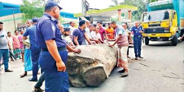সারের দাবিতে কুড়িগ্রামের ৩ ইউনিয়নে কৃষকের বিক্ষোভ ও সড়ক অবরোধ