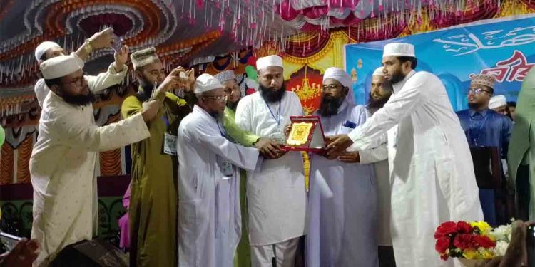 গাইবান্ধায় তরুণ ও প্রবীণ ওলামায়ে কেরামের উদ্যোগে সীরাতুন্নবী (সা.) মাহফিল