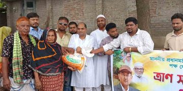 বন্যার্তদের পাশে প্রধানমন্ত্রী  তারেক রহমান, চাঁপাইনবাবগঞ্জে ৫০০ পরিবার পেল ত্রাণ