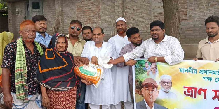 বন্যার্তদের পাশে প্রধানমন্ত্রী তারেক রহমান, চাঁপাইনবাবগঞ্জে ৫০০ পরিবার পেল ত্রাণ