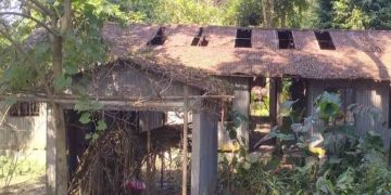 কুড়িগ্রামের ফুলবাড়ীতে আশ্রয়ের ঘরেই আশ্রয়হীন ৩৭৫ পরিবার