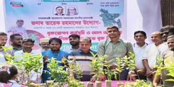 রাজশাহী মহানগর যুবদলের উদ্যোগে শিক্ষার্থীদের মাঝে বৃক্ষ বিতরণ