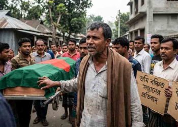 ভোলাহাটে লাশ আটকে দেওয়া হলো বাবার : দলিল থেকে দাফন বিরোধ সবখানে 